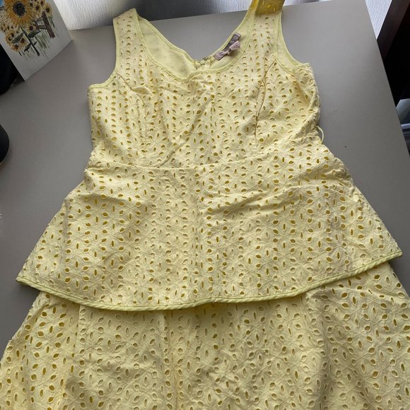 F21 Peplum eyelet dress in yellow, large - Picture 1 of 4